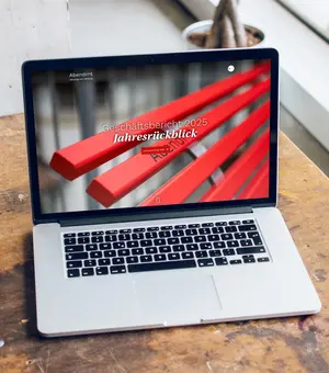 Laptop mit Abendrot Geschäftsbericht
