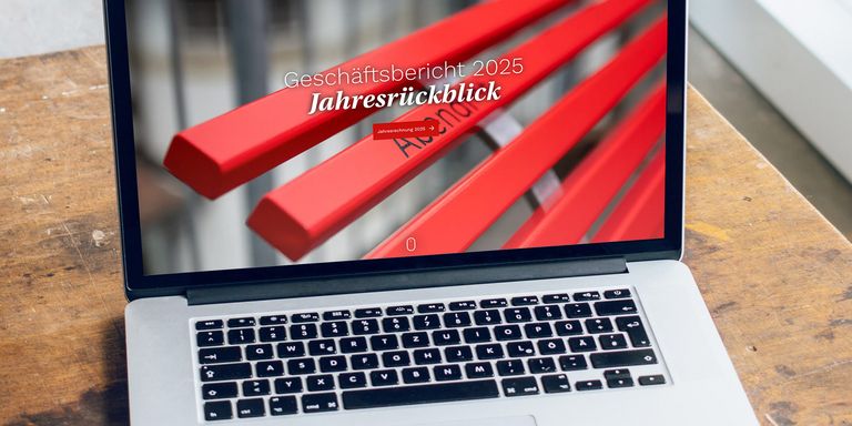 Laptop mit Abendrot Geschäftsbericht