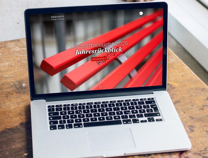 Laptop mit Abendrot Geschäftsbericht