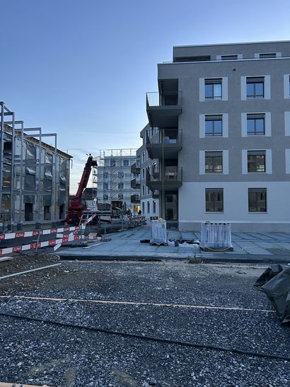 Sicht auf die neuen Wohngebäude im Rohbau auf dem Perron Vert, Egnach