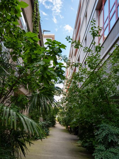 Durchgang zwischen zwei Gebäuden auf dem Lagerplatz Winterthur