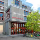 Eingang Gebäude Zusammenhalt