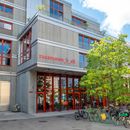 Eingang Gebäude Zusammenhalt